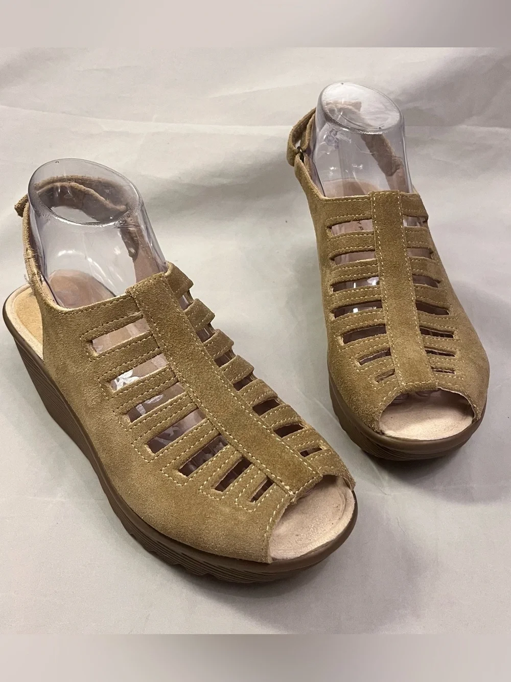 Skechers Womens Parallel Trapezoid Tan Suede Strappy Wedge Sandals